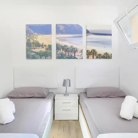 Apartment The Penthouse, Fabulous Sunset, Heated Pool, Fiber